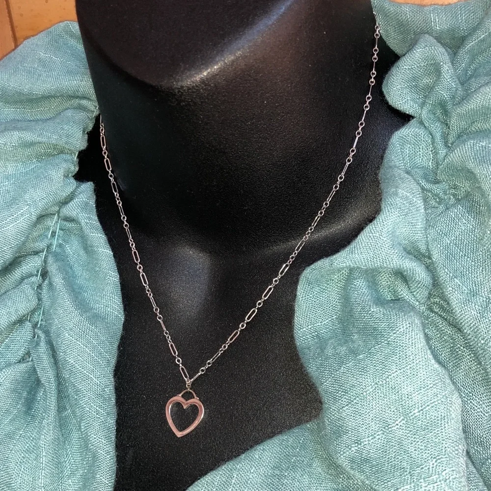 Solid 18K White Gold Tiffany & Co Authentic Sentimental Heart Necklace (not 14K)